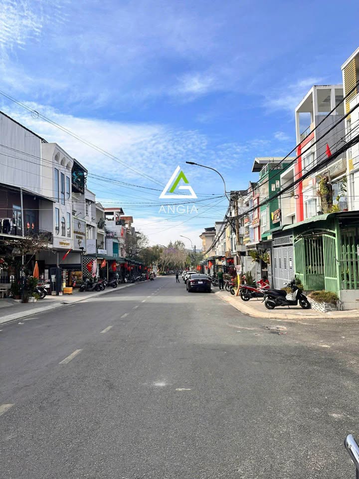 Nhà Mặt Tiền Nguyễn Lương Bằng Đà Lạt 100m² - Ô tô vào tận nhà!