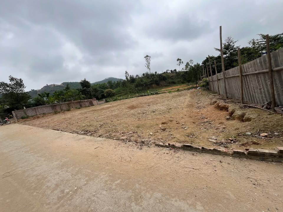 Đất nền Dộc Cày, Thanh Sơn: 700m², Sổ đỏ, 3 mặt tiền, Giá chỉ từ 2 tỷ