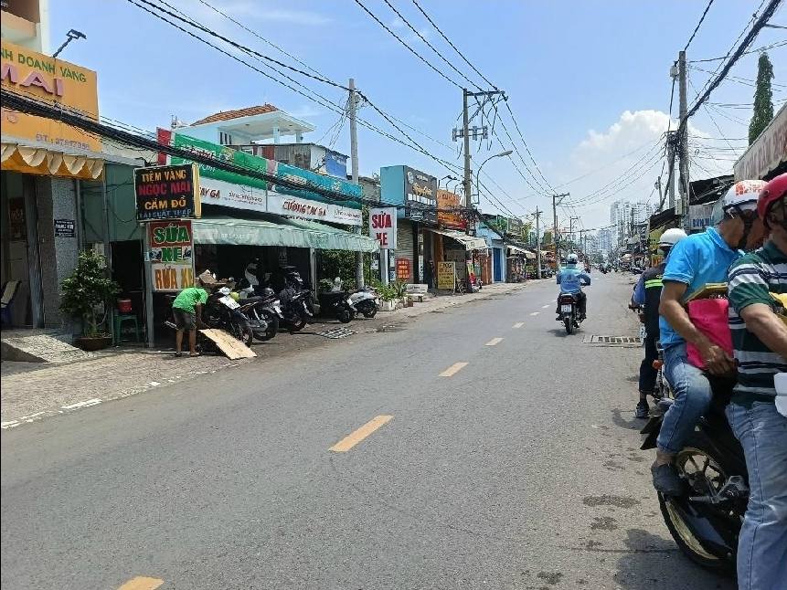 Nhà mặt tiền Lê Văn Lương 150m² giá 12.5 tỷ - Vị trí kinh doanh đắc địa!