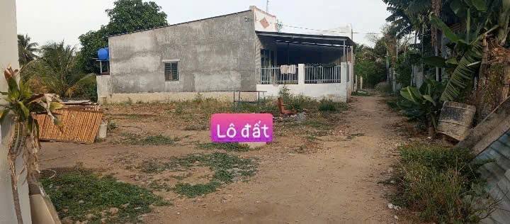 Đất nền Văn Hải Phan Rang 300m² - Sổ đỏ chính chủ, xây dựng tự do!