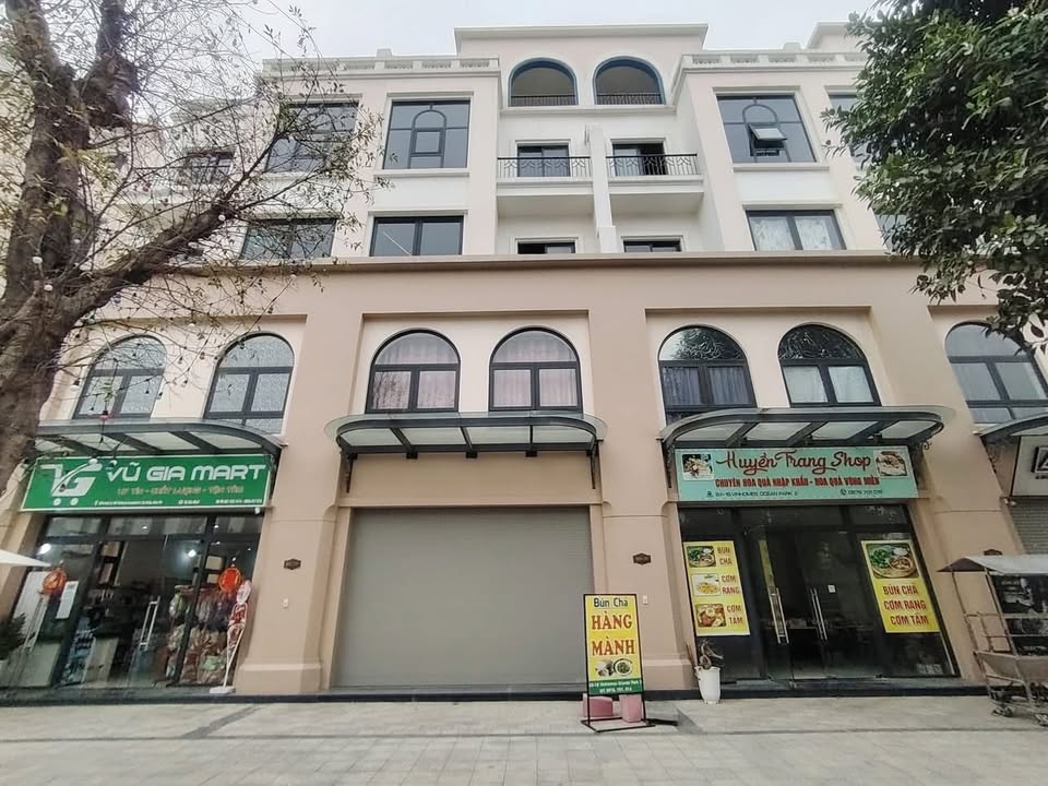 Nhà Mặt Phố Biển Xanh, Cầu Giấy - 120m² Kinh Doanh Đa Ngành, Giá 13 Triệu