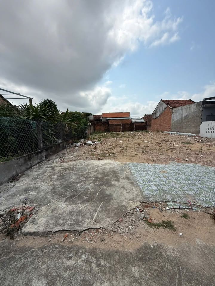 Đất nền Phú Hữu 147m² giá 1.25 tỷ - Sổ đỏ chính chủ, đường ô tô!