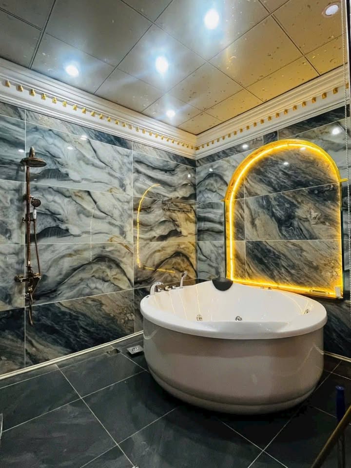 Cho thuê mặt tiền KD 9m Đà Lạt, 5 tầng, có thang máy - 40 triệu/tháng