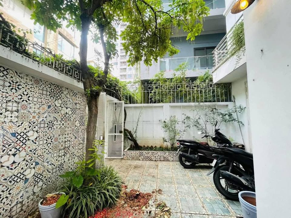 Townhouse Tây Hồ 200m² 57.7 tỷ - Mặt tiền kinh doanh
