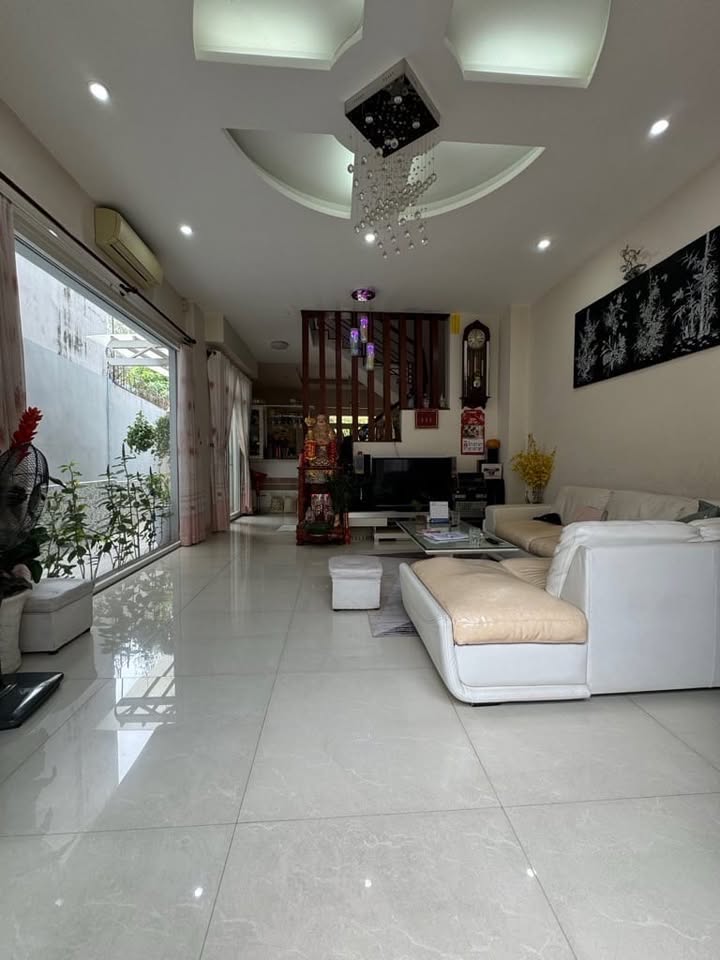 Nhà Riêng Quận 7 176m² 11 Tỷ - Ô Tô Vào Tận Nhà!