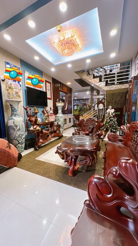 Nhà 3 Tầng Mặt Tiền Nguyễn Thị Thập, Q7 - 136m² - 4PN - Giá 17 Tỷ TL