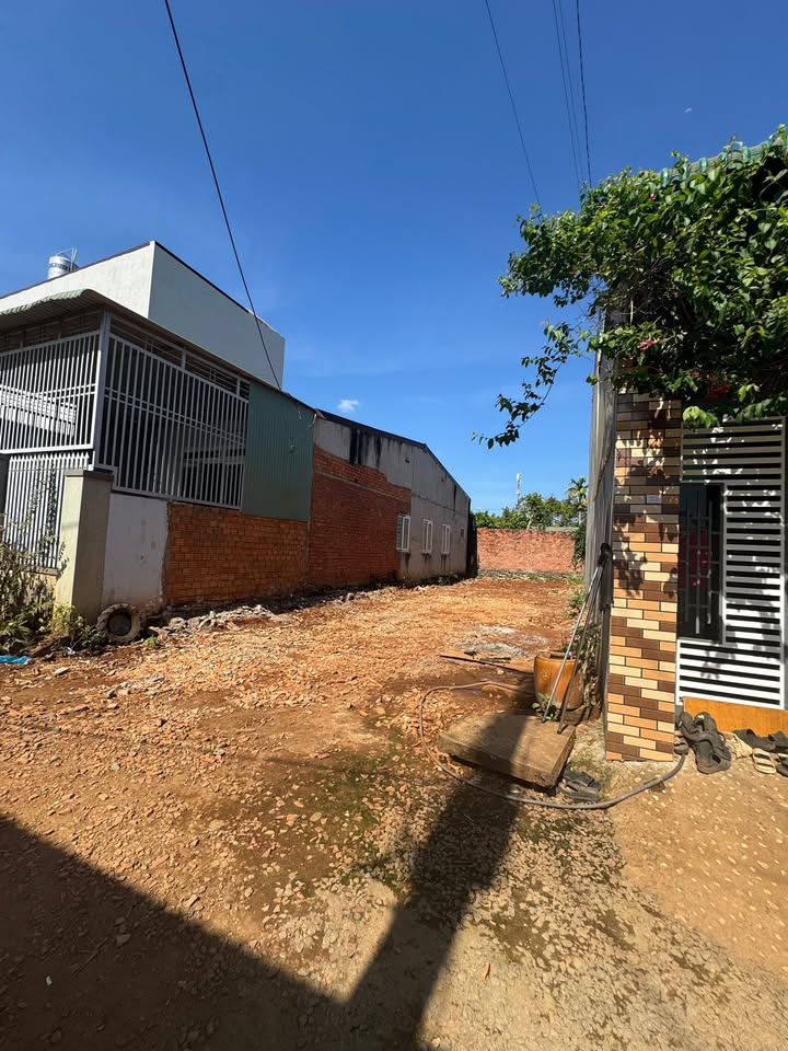 Bán Đất Hẻm Lê Văn Nhiễu BMT 138m² Sổ Đỏ Giá 3.9 Tỷ