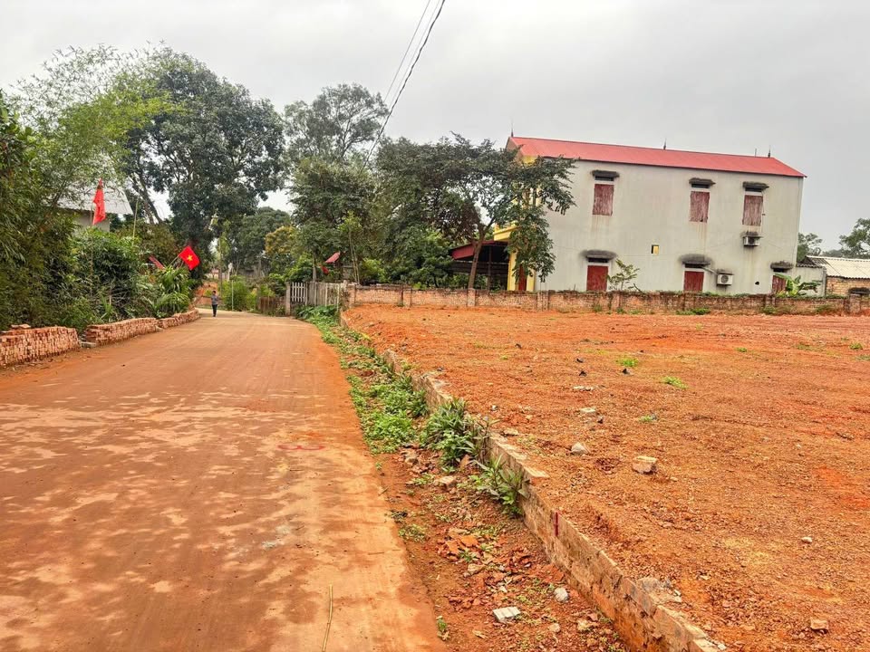 Đất nền Xã Liên Chung, Tân Yên 141m² - Sổ đỏ chính chủ