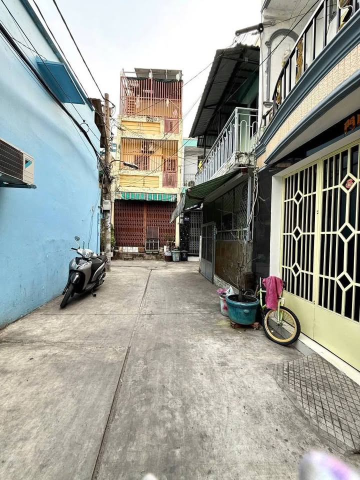 Nhà Riêng Hẻm 4 Chiến Lược Bình Tân 28m² Giá 3.25 Tỷ - Giá Tốt Hiếm Có!