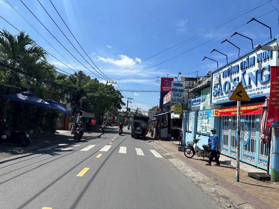 Nhà Phố Mặt Tiền Đình Phong Phú Q9 155m² - Mặt tiền kinh doanh đắc địa!