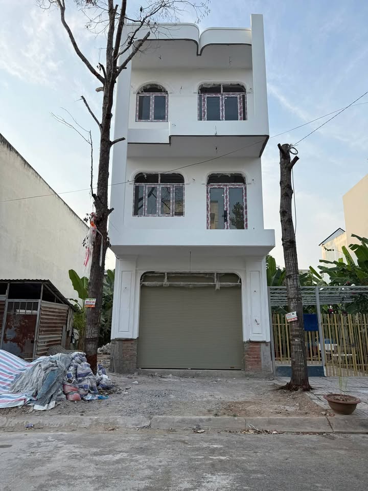 Nhà Phố 80m² Đường D3 KDC Hồng Loan, Cần Thơ - Giá 6.3 Tỷ, Sẵn Sàng Ở Ngay