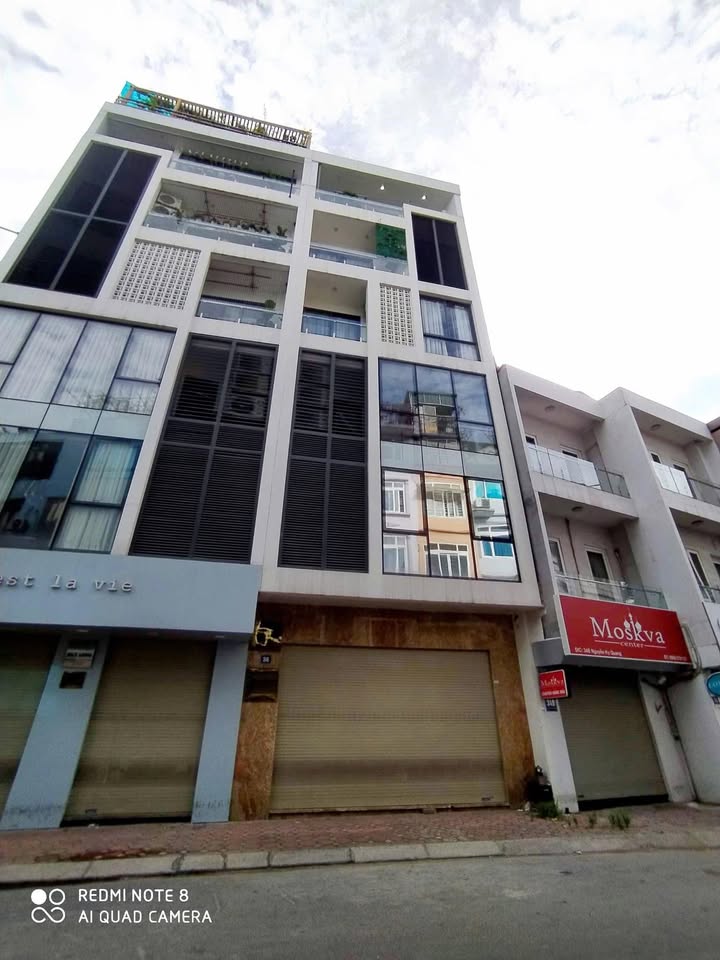 Nhà Phố Duy Tân Cầu Giấy 95m² - Mặt tiền kinh doanh đắc địa!