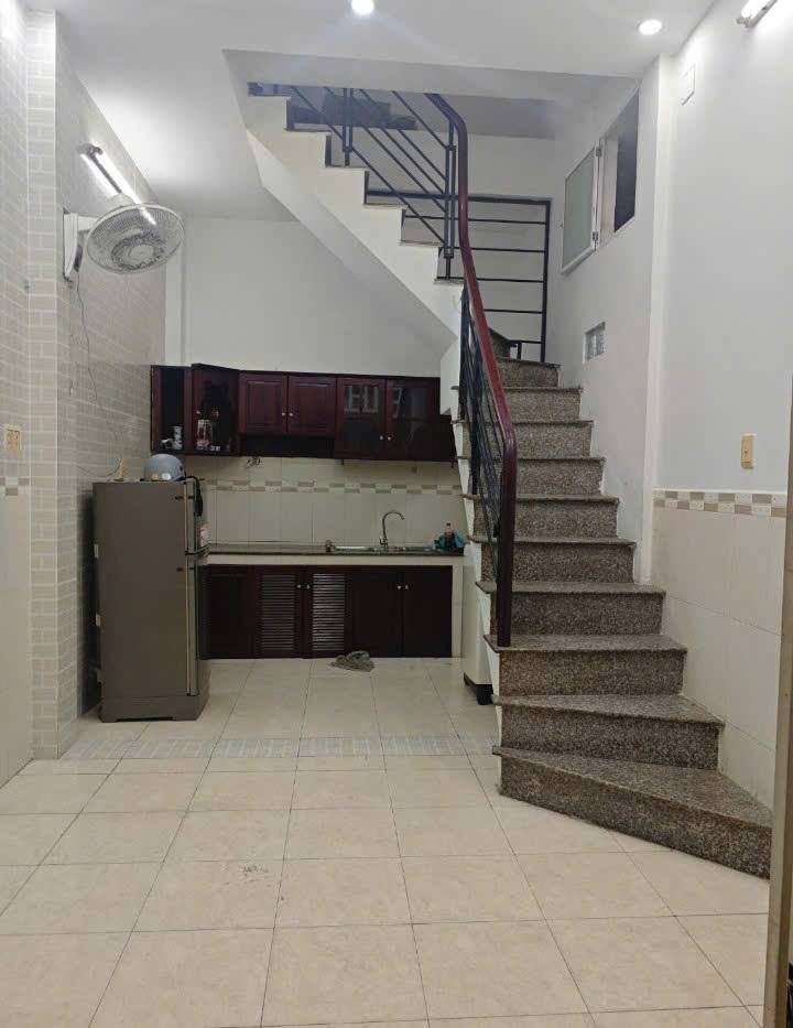 Nhà Cho Thuê Quận 11, 24m², 3 Lầu, Giá 10 Triệu - Sẵn Sàng Vào Ở Ngay