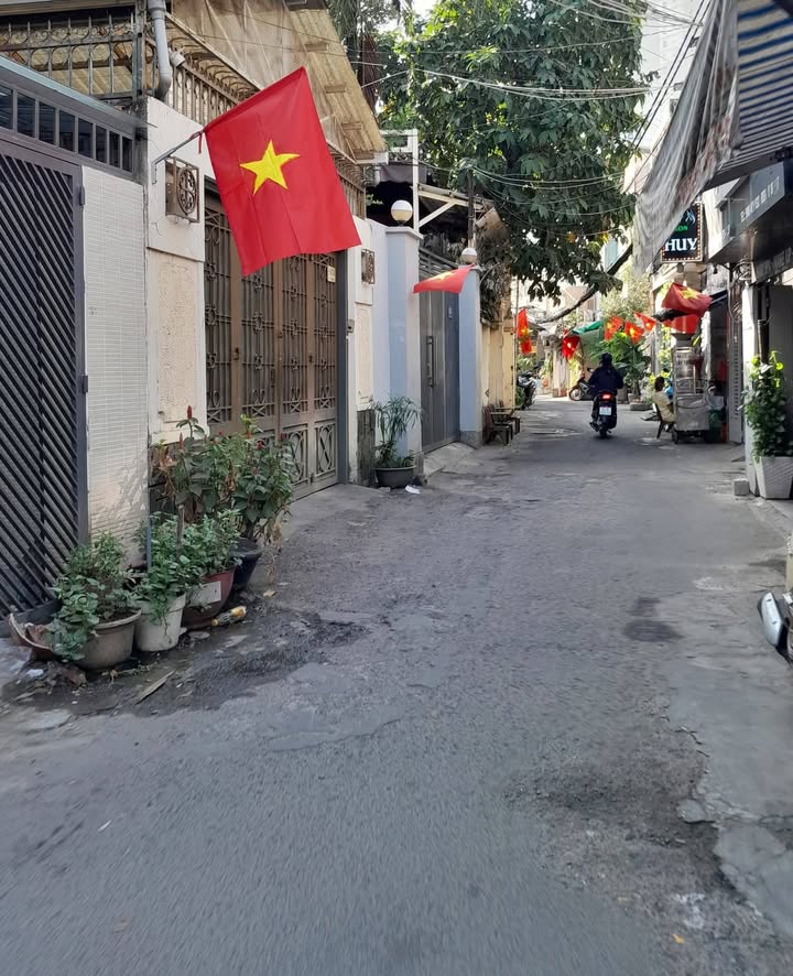 Nhà riêng Lý Chính Thắng Quận 3 18m² - Hẻm xe hơi, kinh doanh tốt!