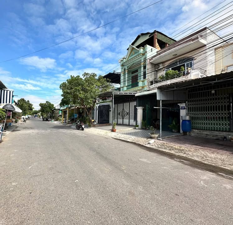 Nhà Mặt Tiền Văn Thánh 01 Phan Thiết 100m² - Cho Thuê Ngay 2.5 Triệu!