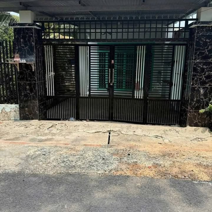 Nhà riêng Thị trấn Tân Biên 246m² giá 830 triệu - Sẵn sàng ở ngay!