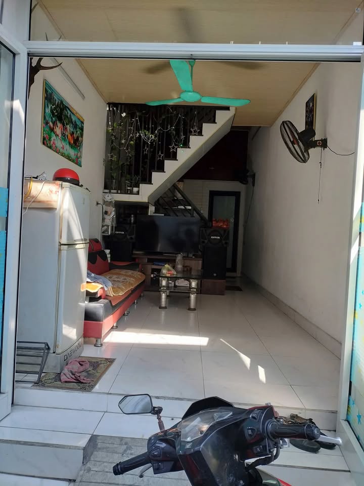 Bán nhà Cẩm Đông Cẩm Phả 40m² hơn 700 triệu - Vị trí đẹp gần chợ