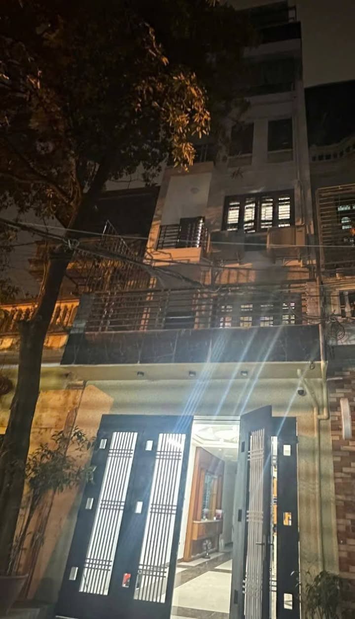 Nhà riêng Nguyễn Văn Huyên 60m² - Ô tô đỗ cửa, sẵn sàng ở ngay!