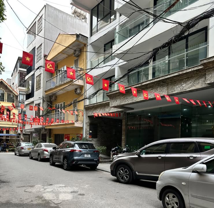 Tòa Văn Phòng Lạc Long Quân 289m² - Mặt tiền kinh doanh đắc địa!