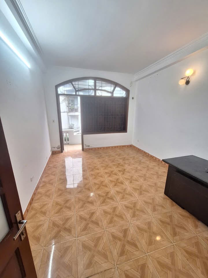 Nhà riêng Lạc Long Quân 60m² - Ngõ ô tô tránh, sẵn sàng ở ngay!