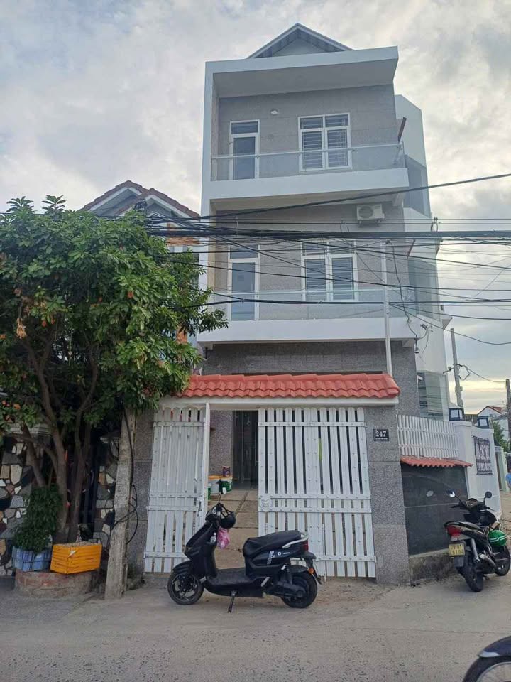 Nhà Nguyên Căn 3 Tầng Thang Máy 300m² Cầu Dứa, Nha Trang - Giá 15 Triệu