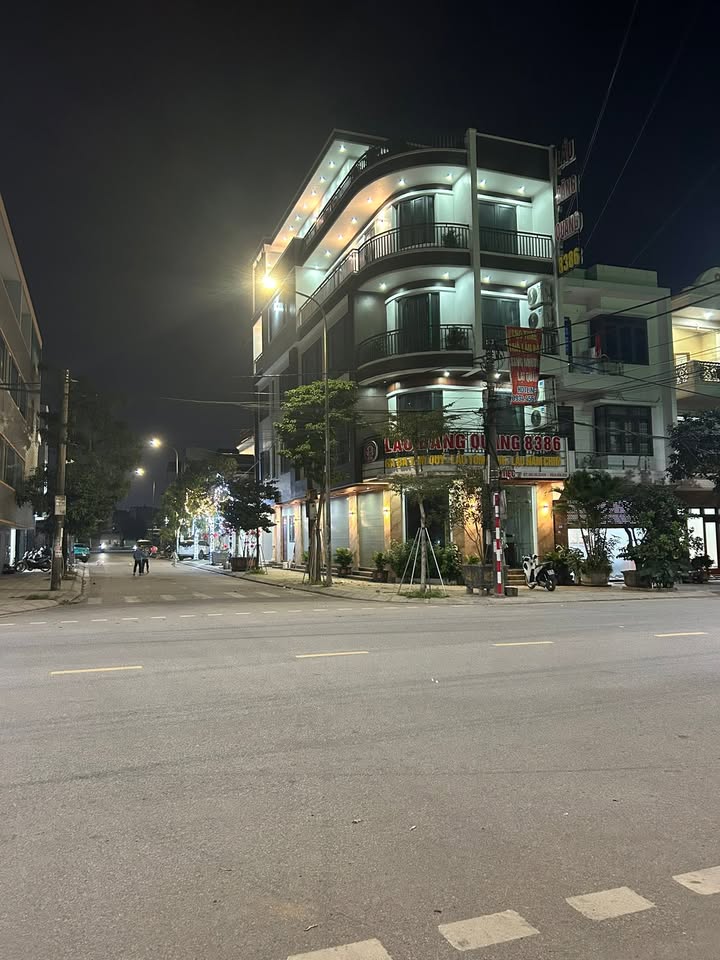 Cho thuê nhà lô góc mặt tiền lớn, trung tâm Phù Vân, Hà Nam - 750m²