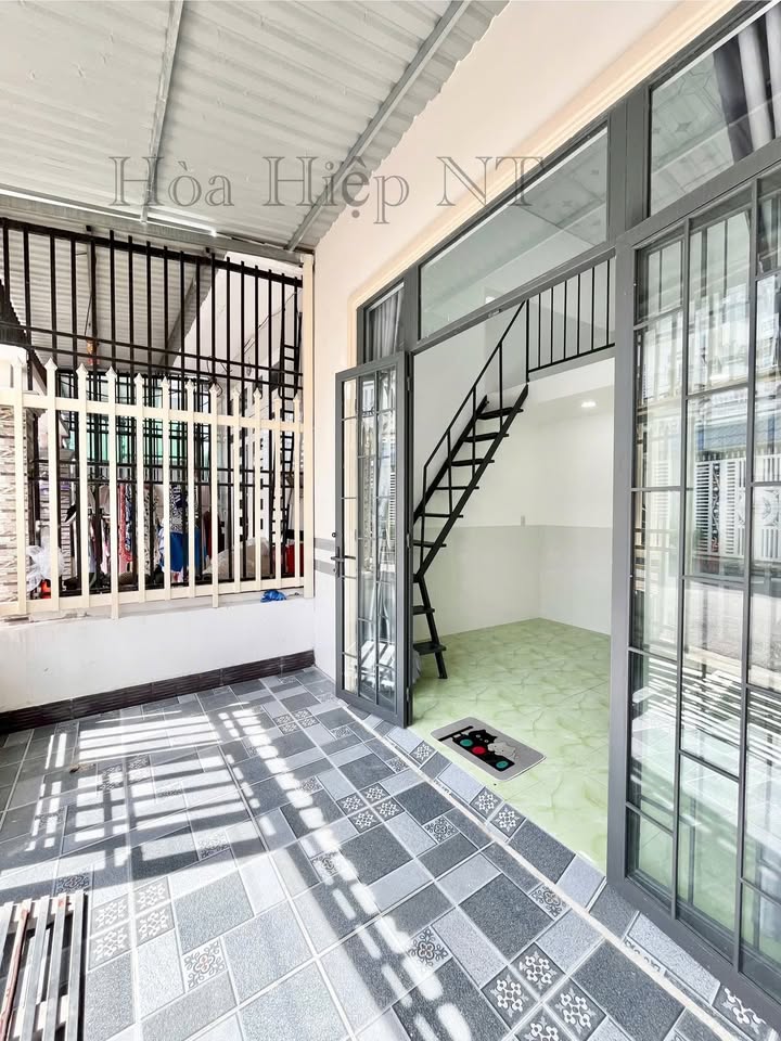 Cho thuê nhà trọ mặt tiền KD, Hoàng Quốc Việt, 30m², 3.7 triệu