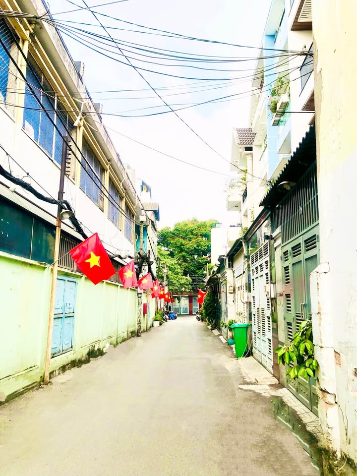 Nhà Gò Vấp P.8 64m² chỉ 5.9 tỷ - Ô tô vào tận nhà, sổ hồng sẵn!