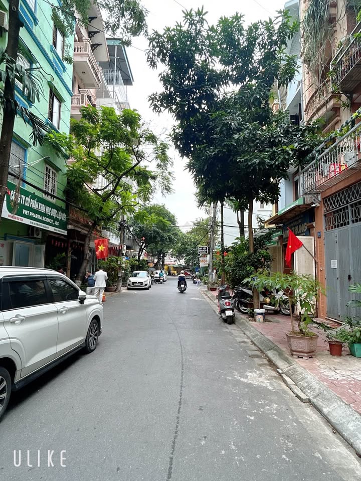 Bán nhà 30m² 5 tầng mặt tiền 4m phố Linh Đàm - Sẵn ở, tiện ích KĐT