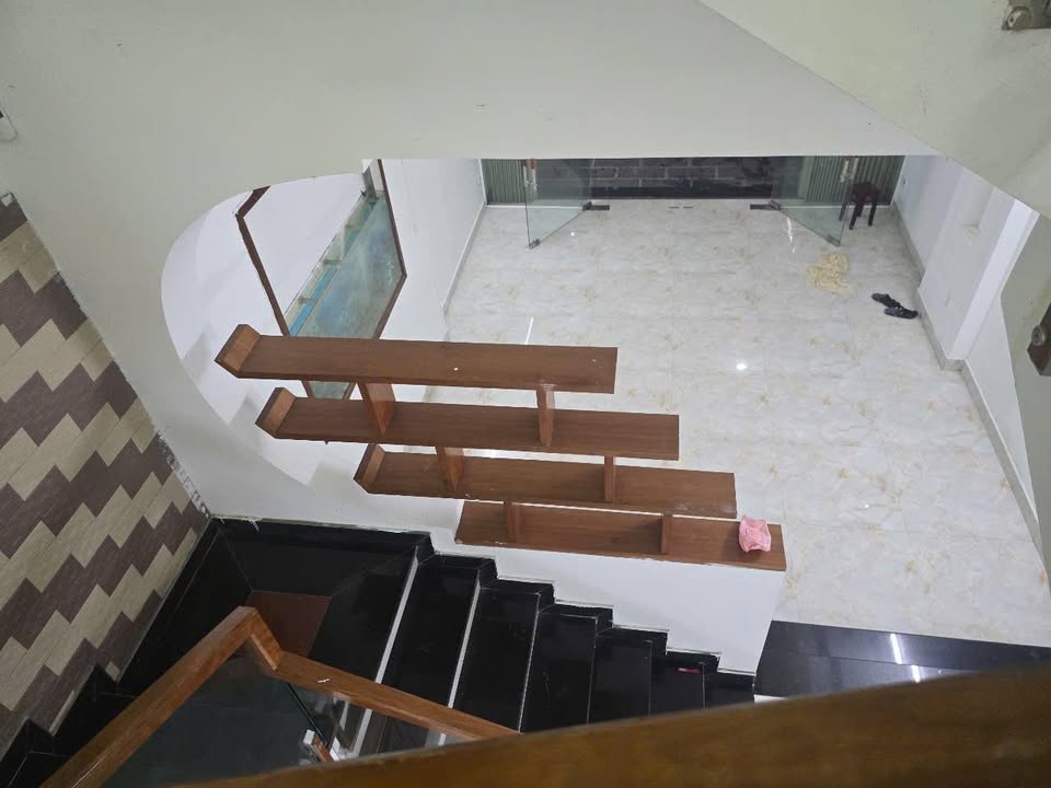 Nhà 3 Tầng Mặt Tiền Sơn Thủy Đông 2, Đà Nẵng - 6PN Kinh Doanh/Ở