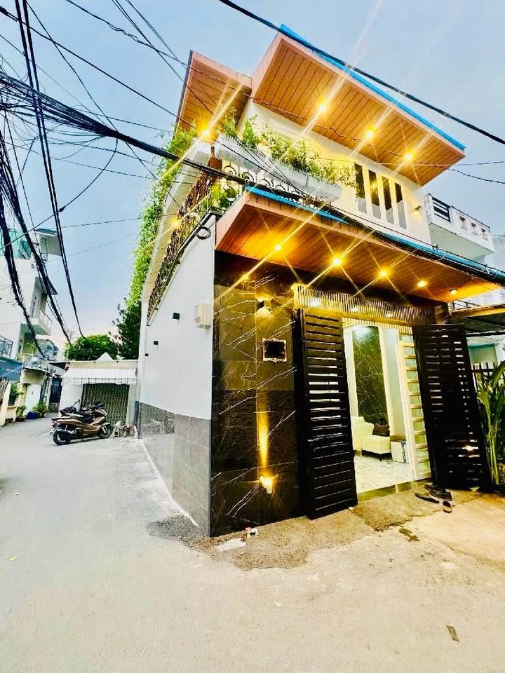 Nhà Hẻm Xe Hơi Gò Vấp - Lô Góc 55m², 2 Tầng, Sổ Hồng Hoàn Công - Giá Tốt