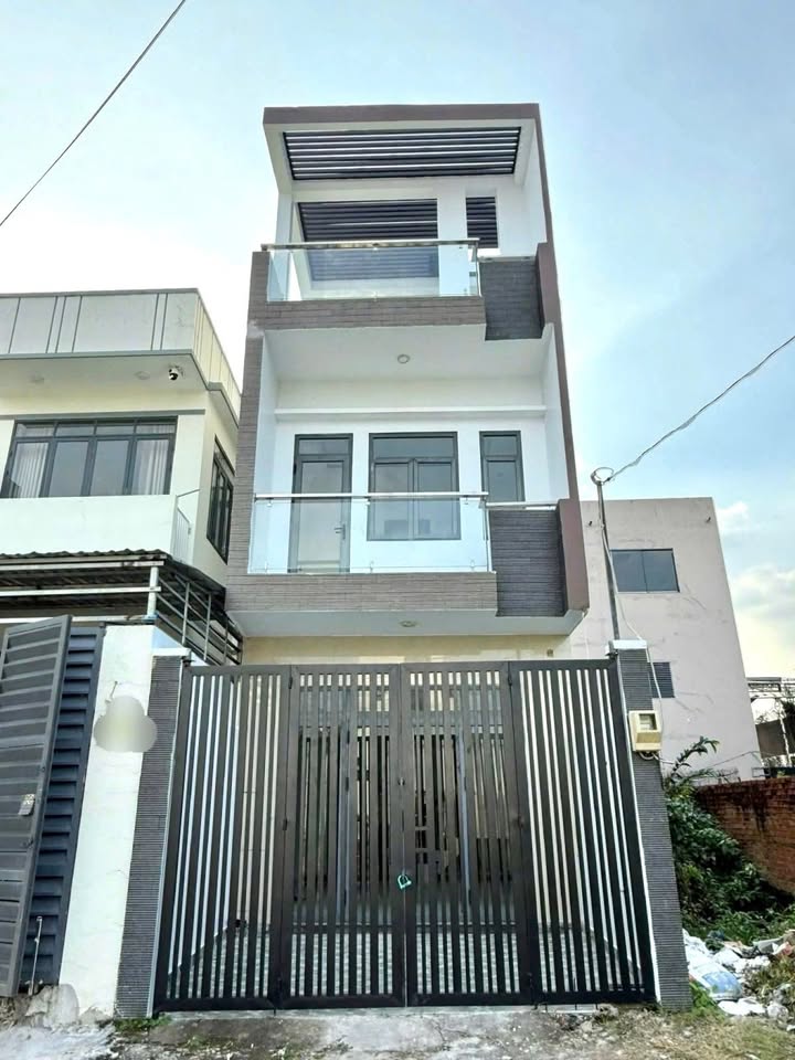 Bán nhà Quận 9 52m² giá 4 tỷ - Hẻm ô tô 8m sát Vinhomes