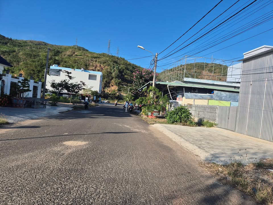 Đất thổ cư Sông Cầu 330m² giá 3 tỷ - Sổ đỏ sẵn đầu tư sinh lời!