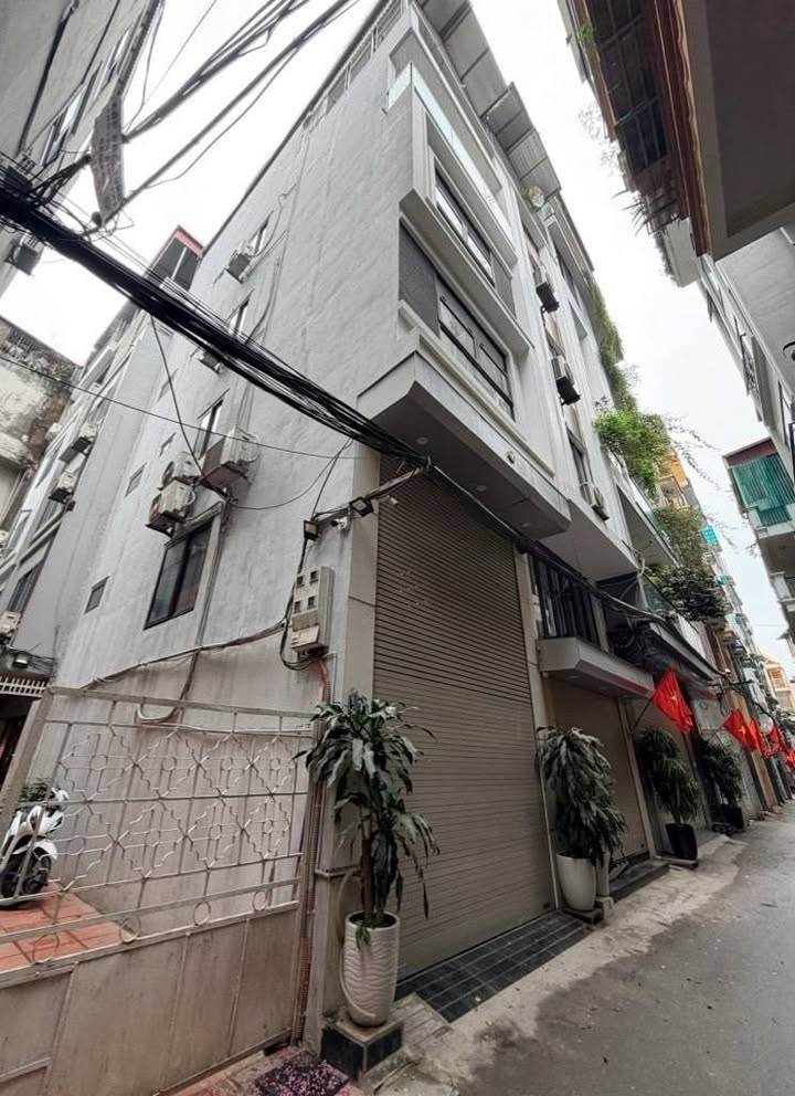 Nhà Hào Nam - Tôn Đức Thắng 40m² giá 16 tỷ - Ô tô vào tận nhà!