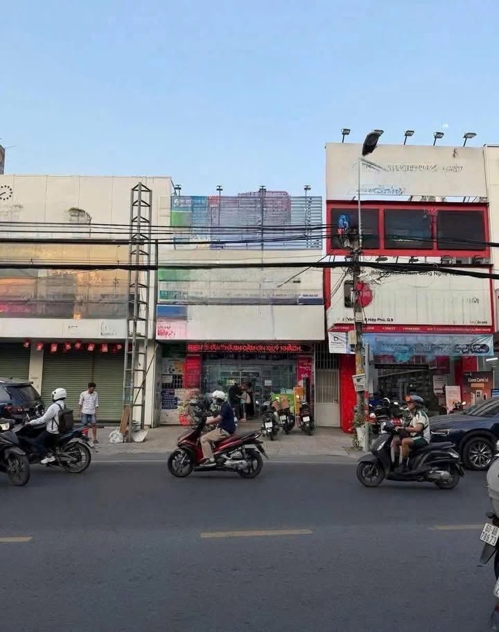 Mặt Bằng Kinh Doanh Mặt Tiền Lê Văn Việt, Thủ Đức - 90m² - Sẵn Sàng Kinh Doanh