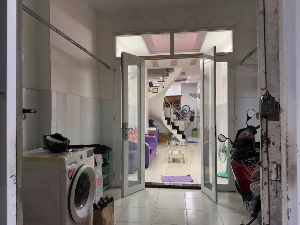 Nhà Nguyên Căn Quận 10 36m² giá 10 triệu - Sẵn sàng ở ngay!