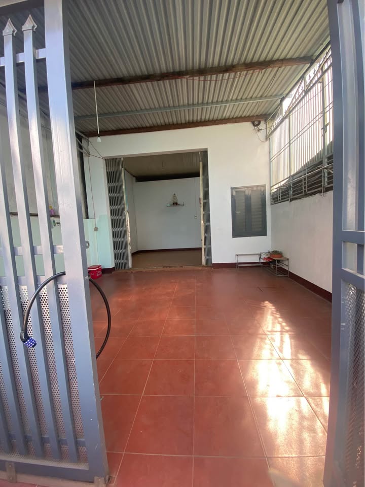 Cho thuê nhà nguyên căn Mai Hắc Đế, Buôn Ma Thuột - Sân ô tô, 2PN