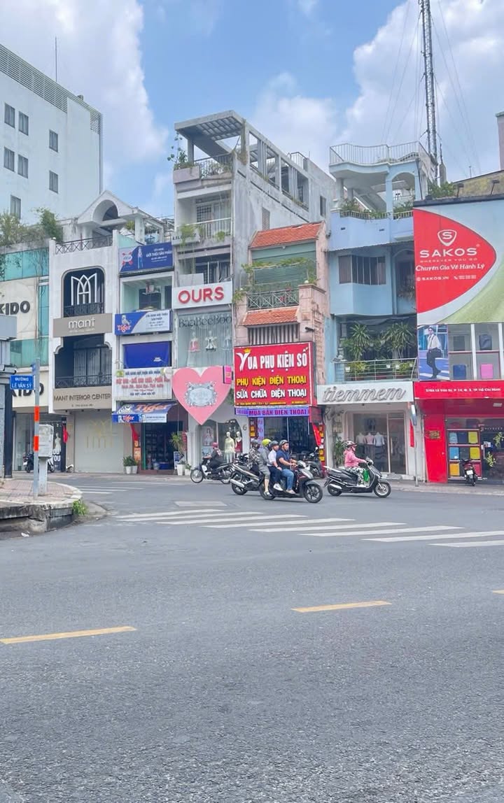 Nhà riêng Quận 3 50m² - Hẻm xe tải, Ô tô vào tận nhà!