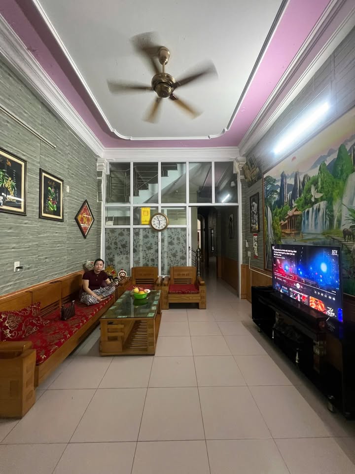 Bán Gấp Nhà 90m² Phường Đông Hương, TP. Thanh Hóa - 2.x Tỷ, 3PN