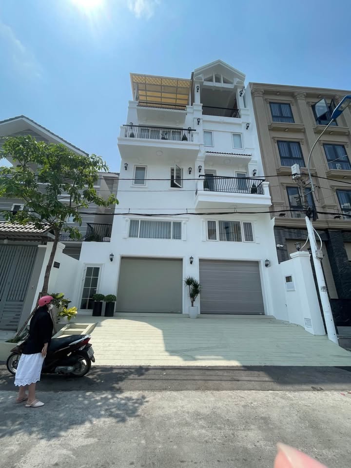 Nhà Phố Mặt Tiền Phước Kiểng Nhà Bè - Kinh Doanh Sầm Uất, 150m², 5 Tầng