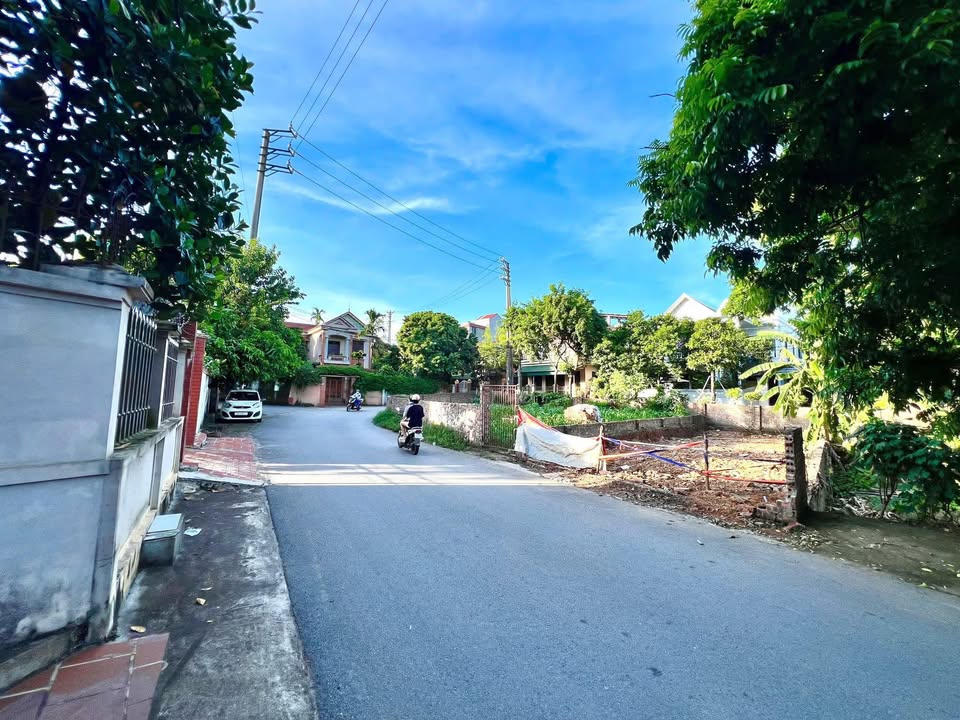 Bán Đất Nông Trang Việt Trì 100m² - Mặt Tiền Kinh Doanh, Gần Chợ Lớn