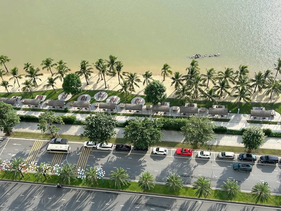 Bán gấp căn hộ 2PN Vinhomes Smart City 55m² - View hồ, full nội thất, giá 5.95 tỷ