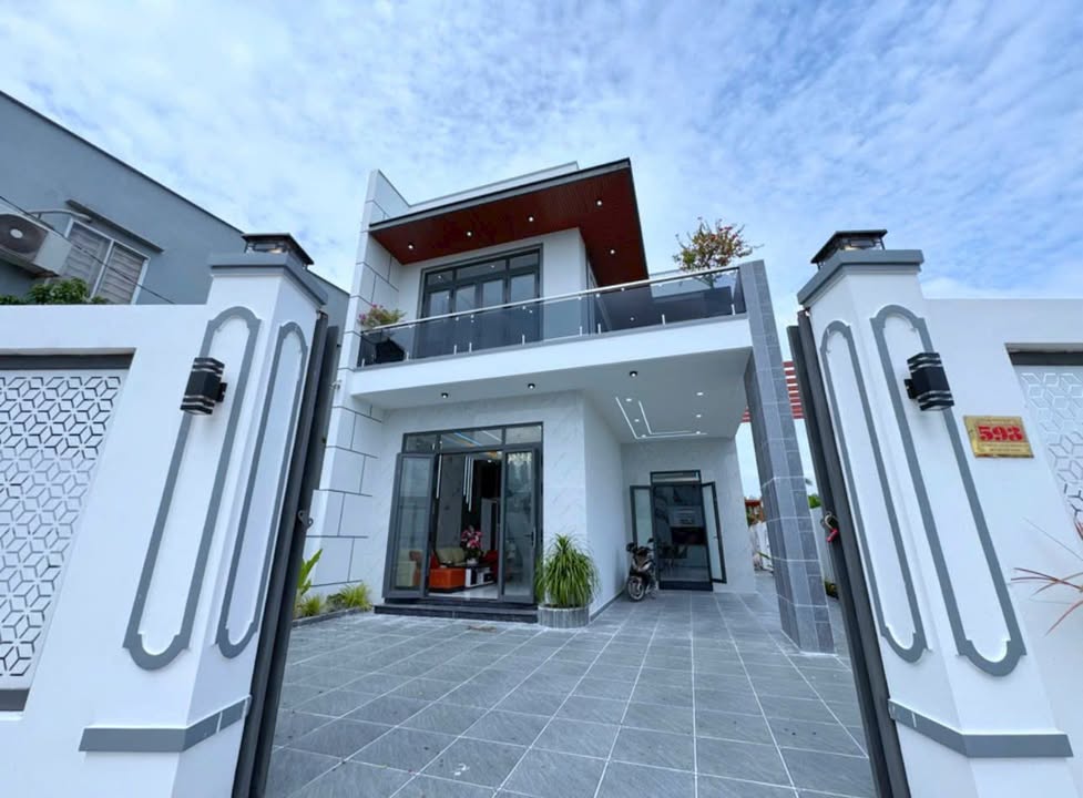 Villa Sân Vườn Bình Chánh 250m² - 4 Tỷ 850 Triệu - Sẵn Sàng Đón Bạn Về Nhà