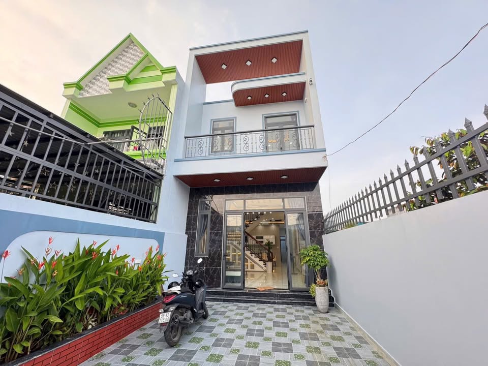 Nhà Mặt Tiền Cần Giuộc 125m² - Full Nội Thất, Kinh Doanh Vàng!