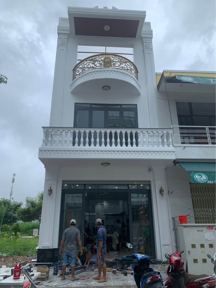 Nhà 3 tầng Khu Nam Kinh, Long Xuyên - 80m², 5 tỷ - Sẵn Sàng Đón Chủ Mới