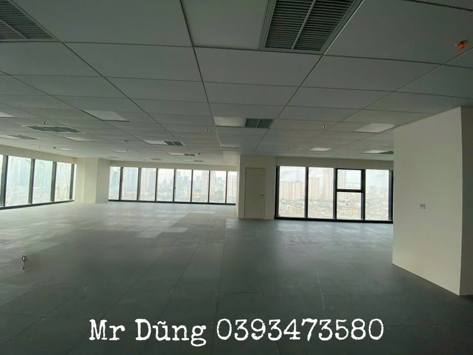 Văn phòng Ngã Tư Sở 815m² - Vị trí trung tâm, sẵn sàng làm việc!