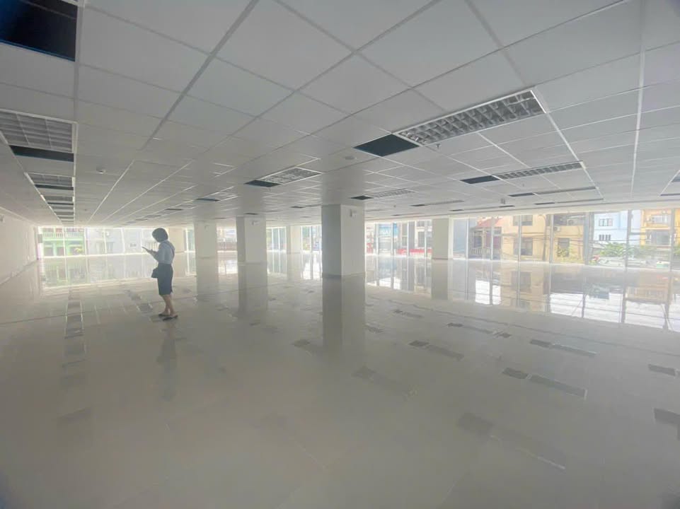 Văn phòng Lê Văn Lương 1000m² - Sẵn sàng làm việc!