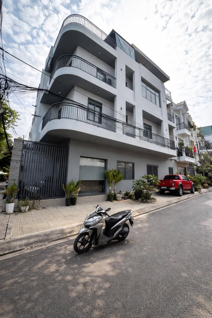 Cho thuê nhà góc 2 mặt tiền Nguyễn Phúc Chu, Tân Bình - 4PN, 18 Triệu/tháng