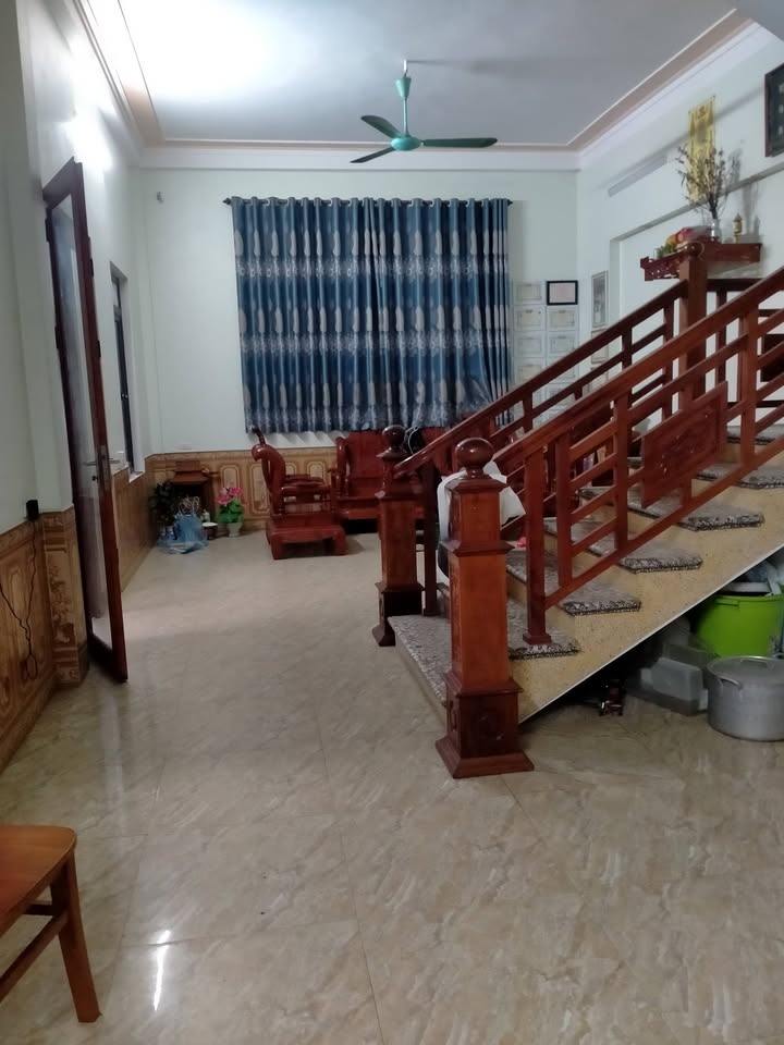 Thuê Nhà Nguyên Căn 3 Tầng Phường Nếnh 5PN Giá Rẻ - Sẵn Sàng Ở Ngay!