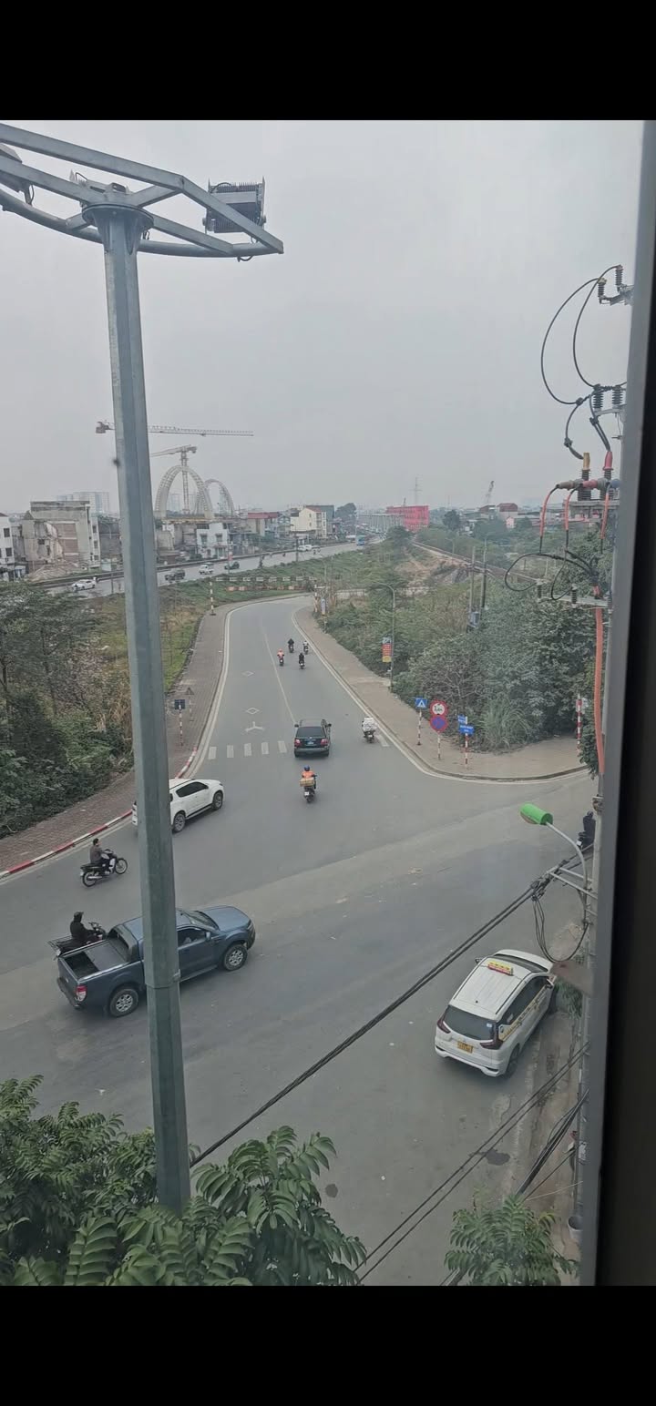 Văn phòng Thị trấn Yên Viên 90m² - Hầm xe rộng, sẵn sàng làm việc!